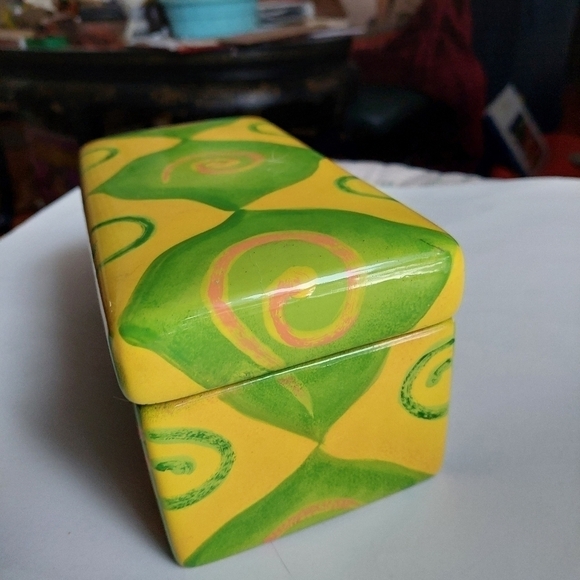 Psychedelic Yellow/Green Ceramic Box - Picture 4 of 12